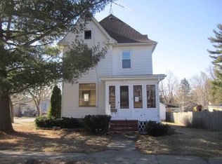 407 Dewey St, Harvard, IL 60033