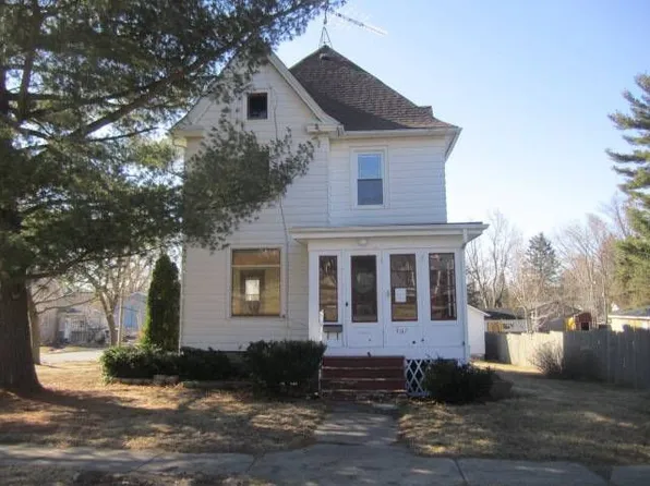 407 Dewey St, Harvard, IL 60033