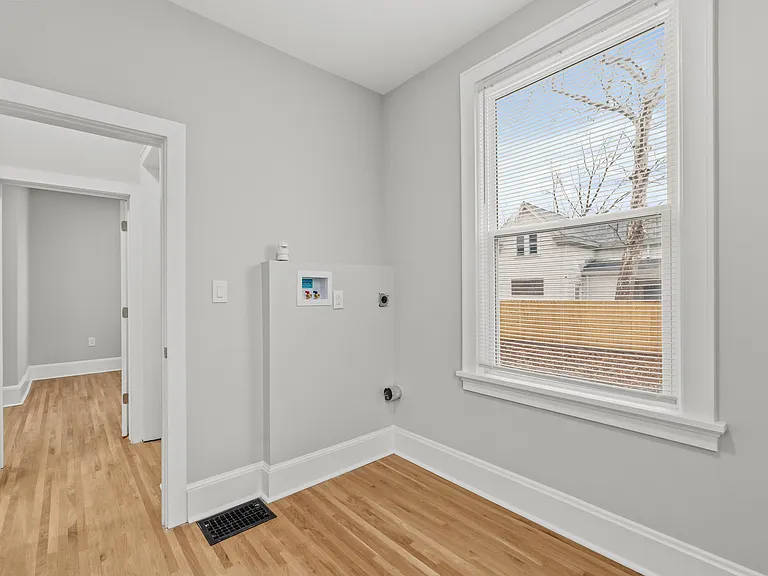 2978 Wardall Ave — Photo 17