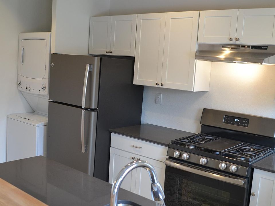 Gorgeous kitchen with Silestone countertops