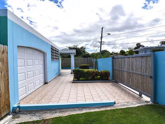 3rd image of Urb La Roca ST. F 109