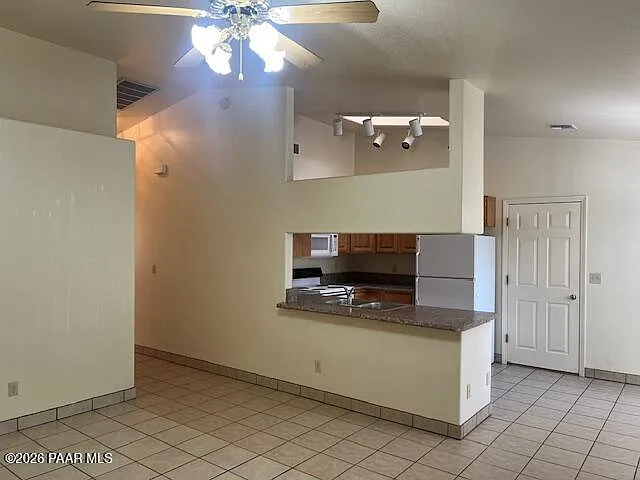 2 bed, 2.0 bath, 2001 sqft, $1,575 — Photo 3