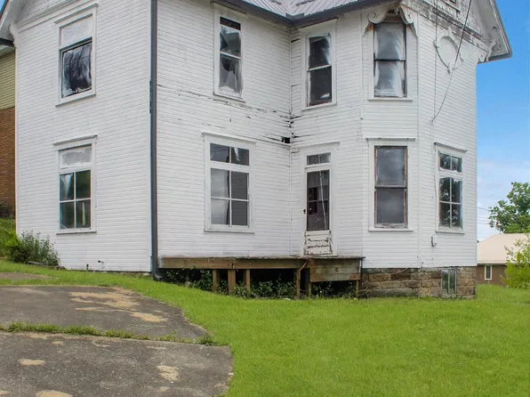 701 Grant St, Reynoldsville, PA 15851