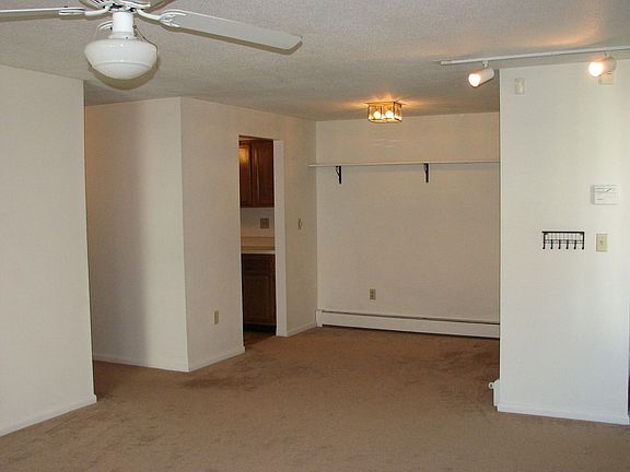 3rd image of 655 Talcottville Rd APT 39
