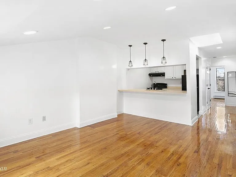 629 Hancock St #3 — Photo 4