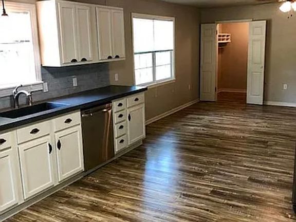 2nd image of 1015 Kings Ln