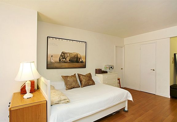 5th image of 101 W 23rd St APT 4N