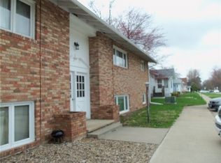 803 W 2nd St APT 3, Pella, IA 50219