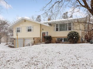 2387 Shawnee Dr, North Saint Paul, MN 55109
