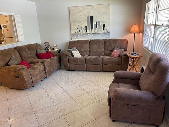 3rd image of 2 Ventnor Dr #2