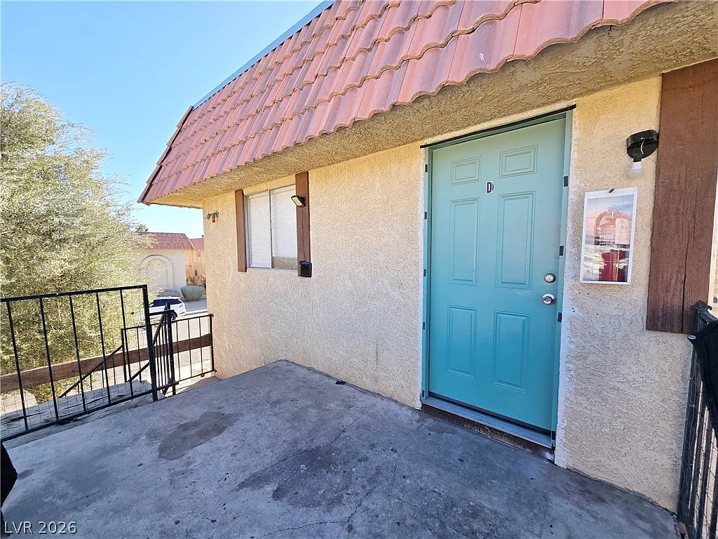 2 bed, 1.0 bath, 930 sqft, $1,035 — Photo 2