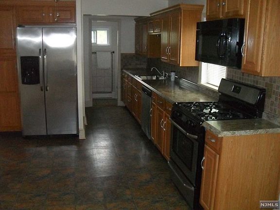 3rd image of 20 Ackerman Ave