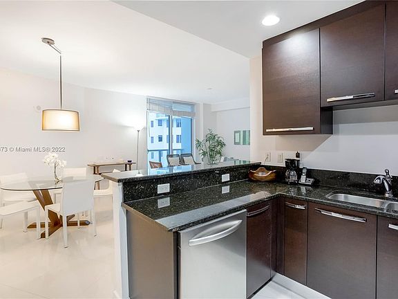 4th image of 3030 NE 188th St APT 504
