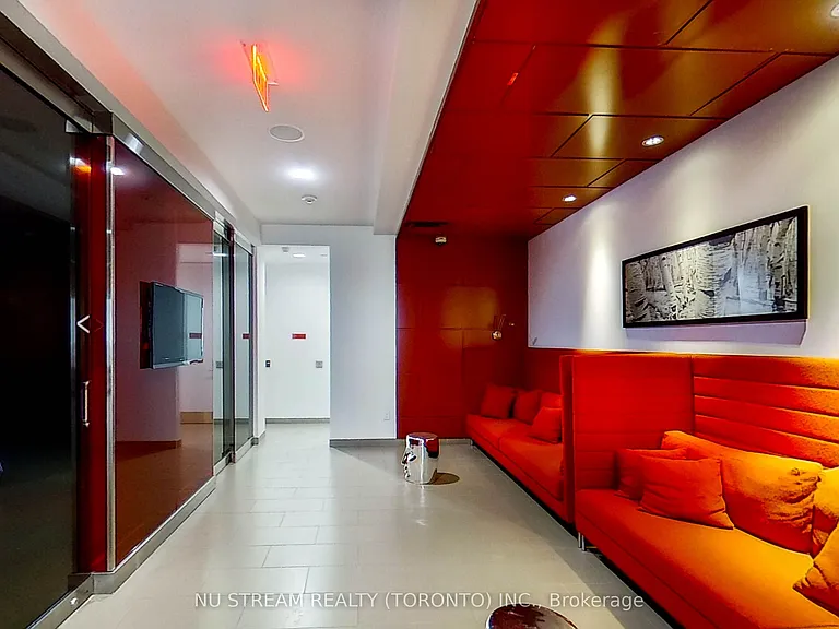 560 Front St W #829 — Photo 3