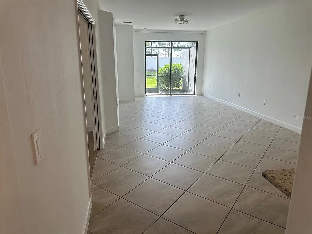 3 bed, 2.0 bath, 1414 sqft, $3,000 — Photo 3