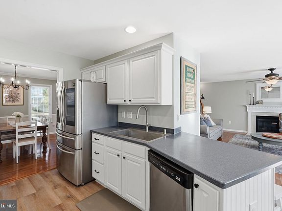 5th image of 59 Country Manor Dr