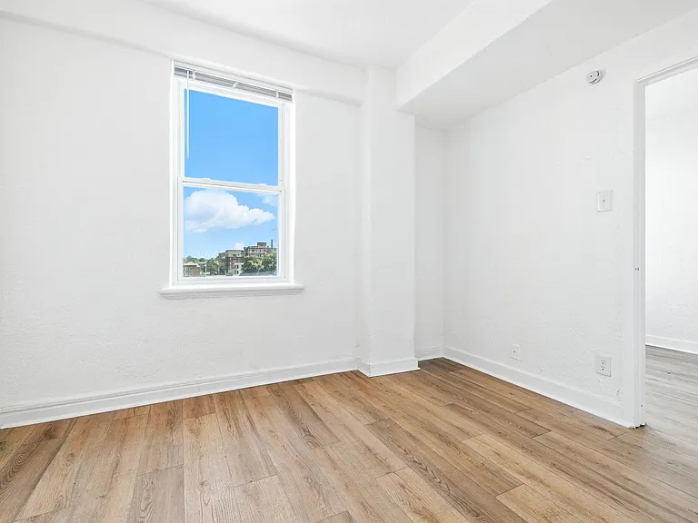 St. Regis Apartments — Photo 25
