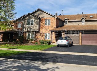 985 West Ct APT C, Naperville, IL 60563