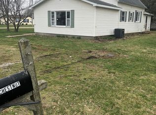 21 Chestnut St, Weldon, IL 61882