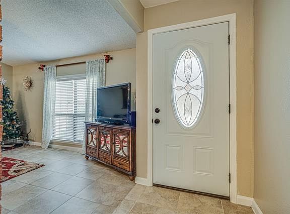 5th image of 467 Cambria Dr