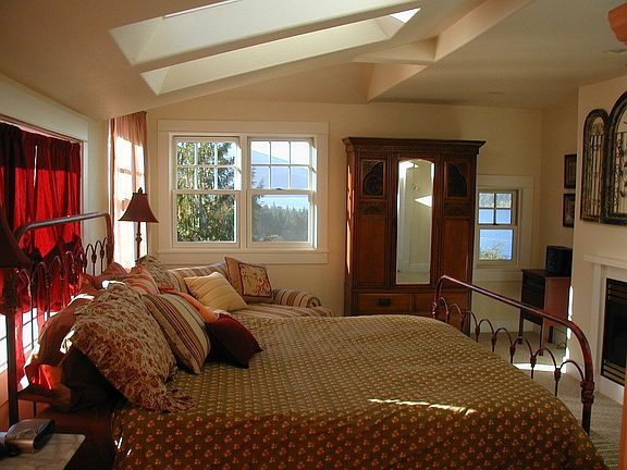 lake view guest suite