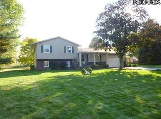 6438 Loretta St NE, Hartville, OH 44632