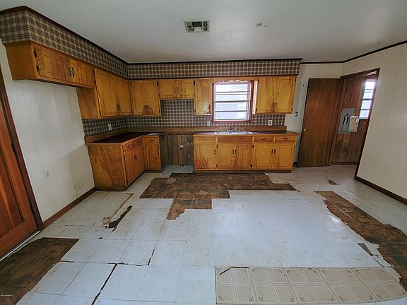 3rd image of 907 W Nezpique St