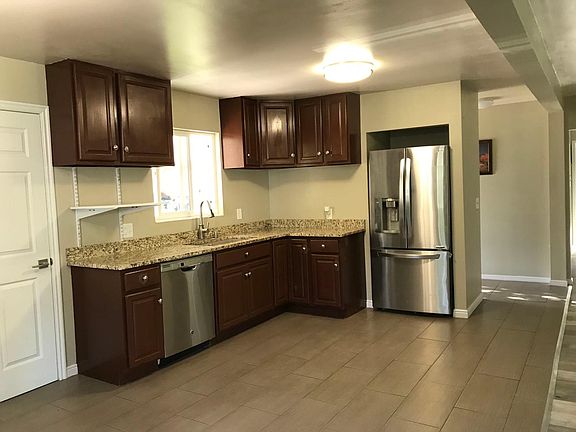 3rd image of 2333 S Country Club Cir