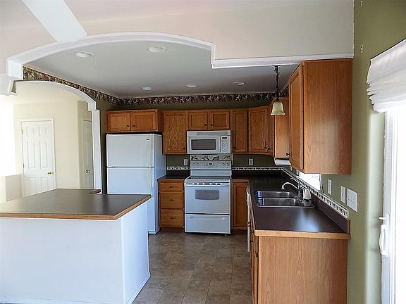 2nd image of 988 Pintail Ct