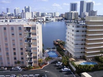427 Golden Isles Dr APT 10H, Hallandale Beach, FL, 33009