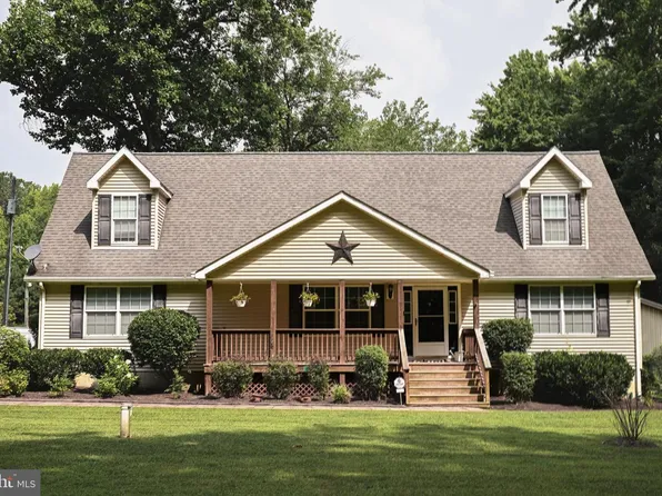 811 Long Point Rd, Hague, VA 22469