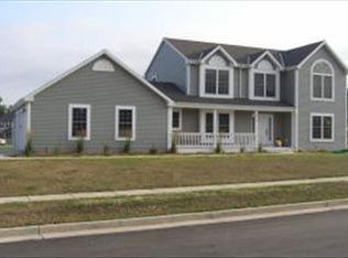 625 Valhalla Dr, Mukwonago, WI 53149