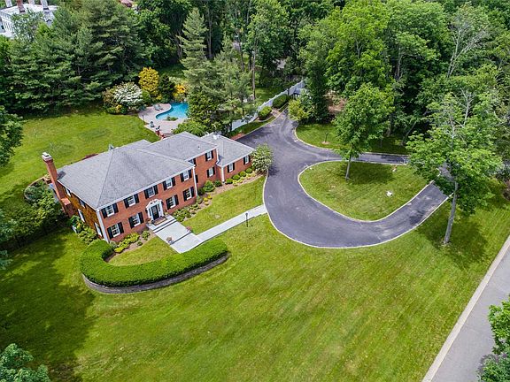 4th image of 1 Wood Hollow Ln