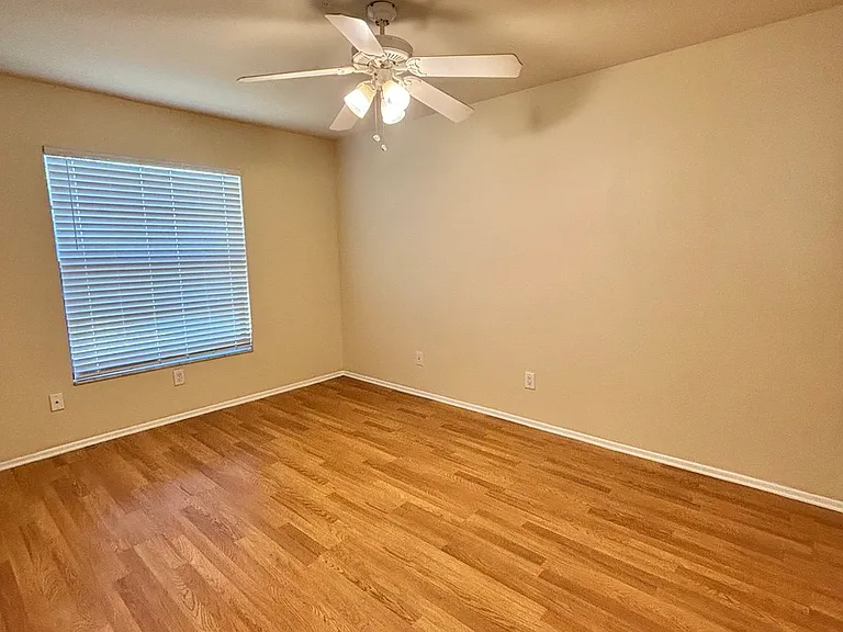 1715 SE 6th Ln — Photo 55