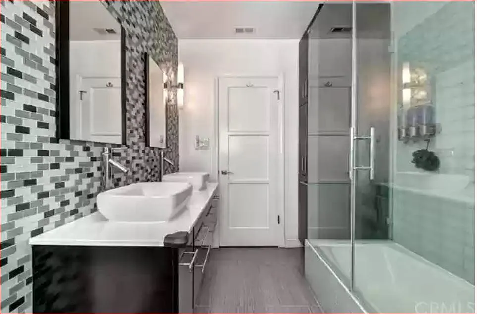 3 bed, 1100 sqft, $4,100 — Photo 2