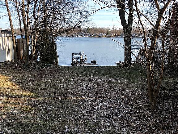deeded access to lake / dock