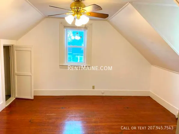 160 Grove St APT D, Bangor, ME 04401