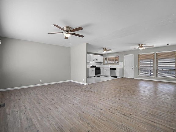 4th image of 2835 Wellington Dr
