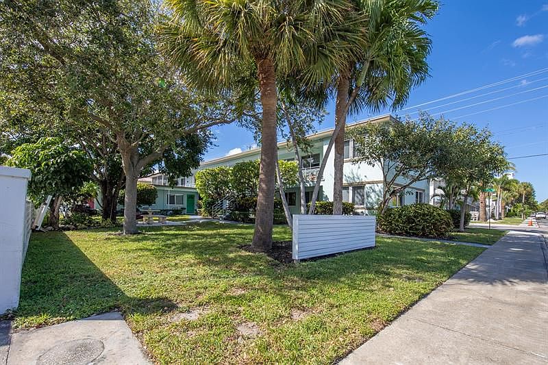 1st image of 101 S Palmway APT 2