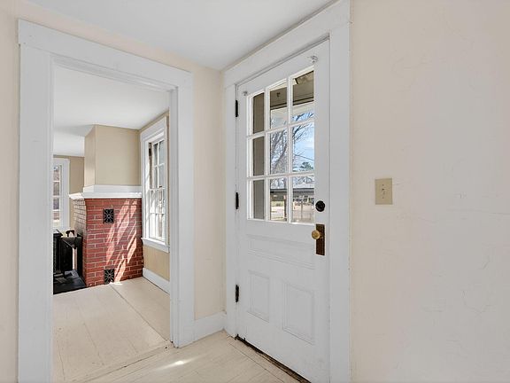 4th image of 110 Maple Street
