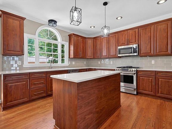 3rd image of 5523 Linkside Ct