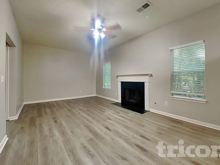 6746 Pole Creek Dr — Photo 3