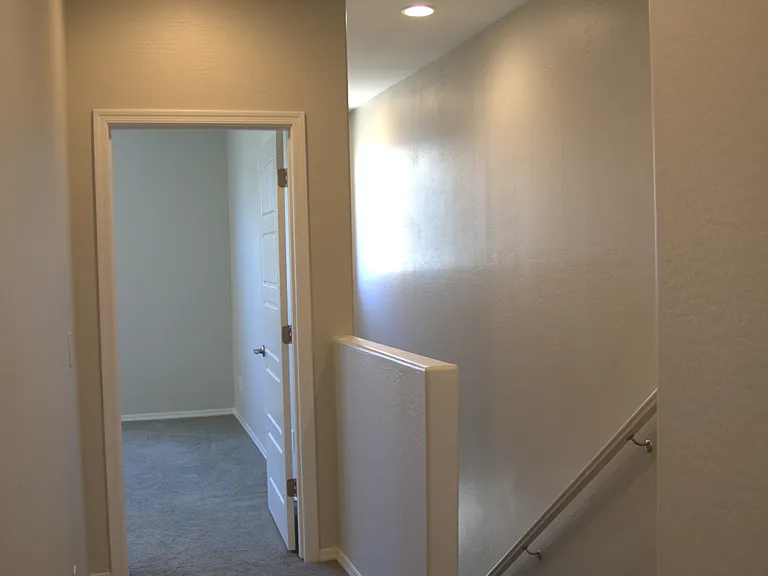 1676 E Hampton Ln — Photo 32