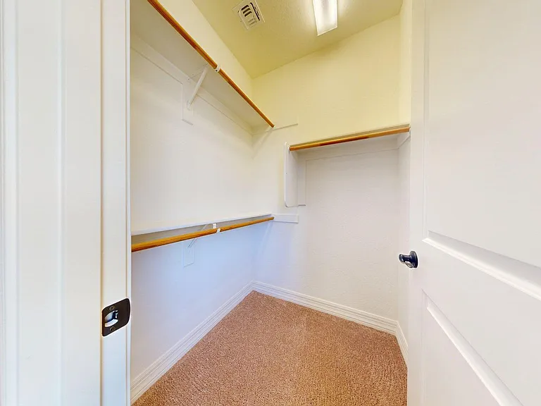 209 E Beatryce St — Photo 21