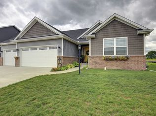 1405 Winterberry Dr, Savoy, IL 61874