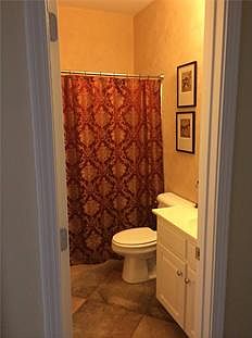 4th image of 605 Willow Court Cir
