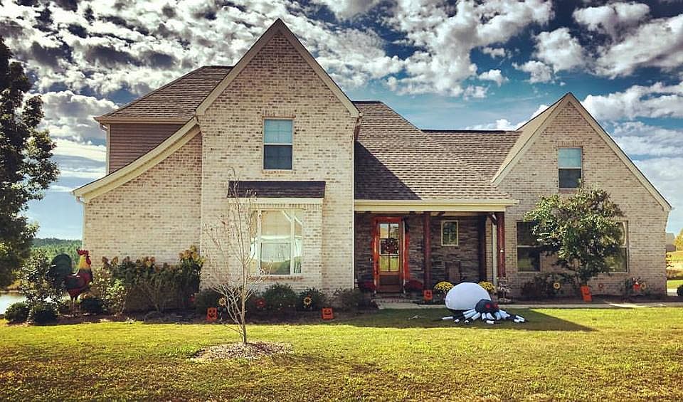 1st image of 135 Lakes Dr S