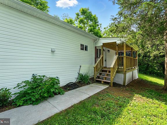 4th image of 14 Summit Point Dr