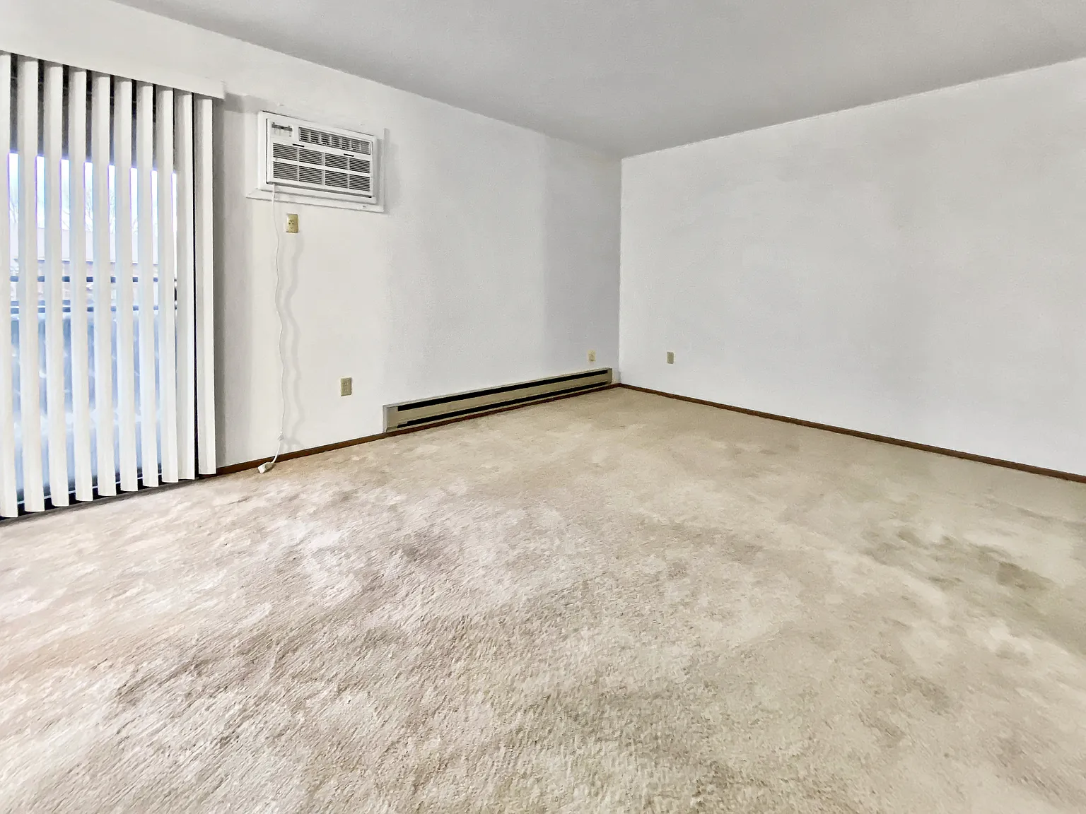 1 bed, 745 sqft, $875 — Photo 3