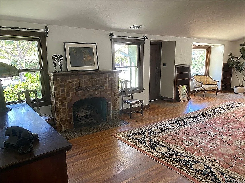 3 bed, 2450 sqft, $5,250 — Photo 2